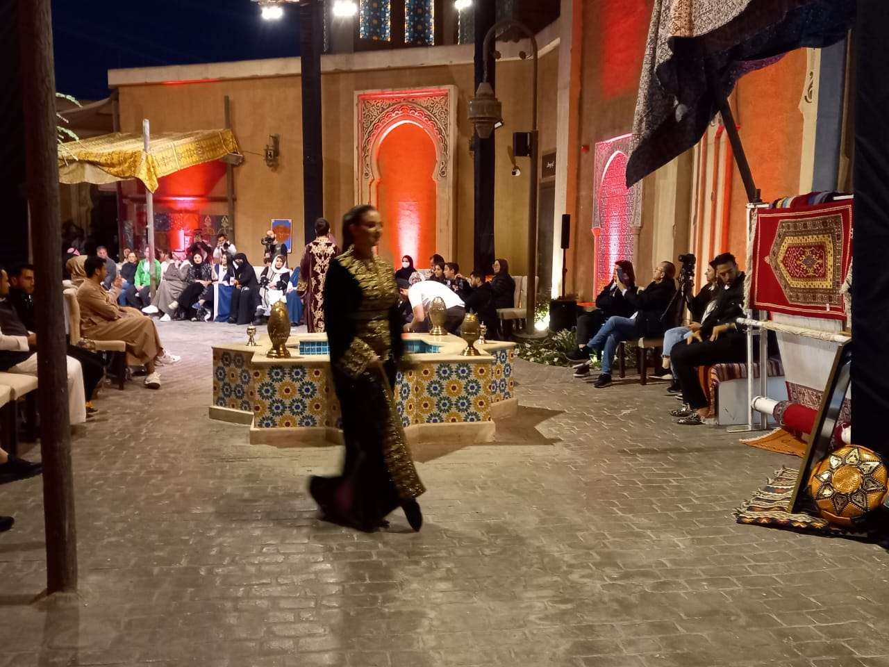 عرض أزياء