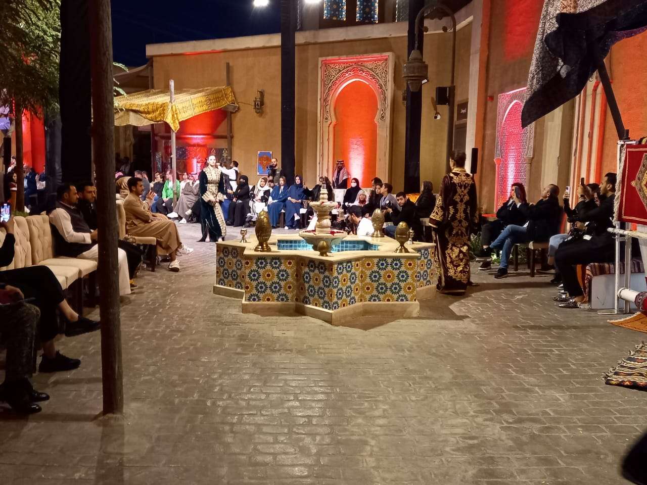 عرض أزياء