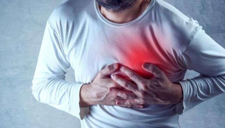 هل الجلطة القلبية ممكن تأتي على شكل الآم في المعدة؟