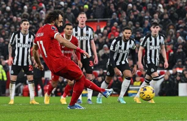 ركلة محمد صلاح أمام نيوكاسل