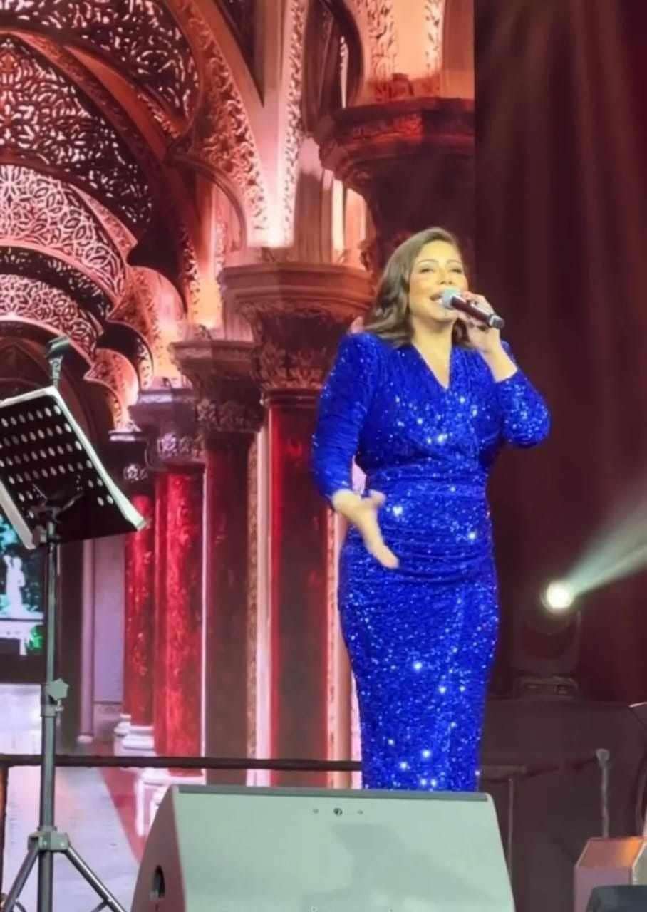 نجوى كرم تبارك لشيرين عبد الوهاب في أول حفل لها منذ إعلان طلاقها .. فما السبب؟