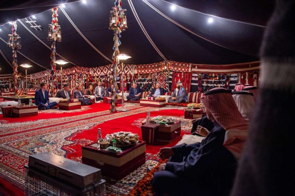 ولي العهد يجتمع مع السيناتور الأمريكي ليندسي غراهام لبحث تطورات الأوضاع الدولية