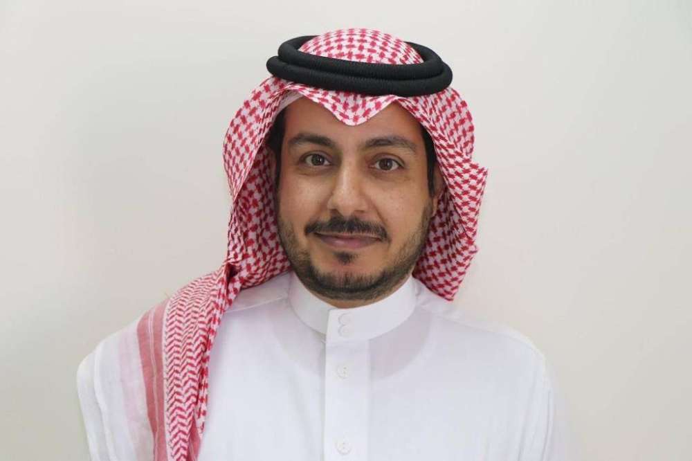 شتيوي الغيثي صاحب رواية دموع الرمل