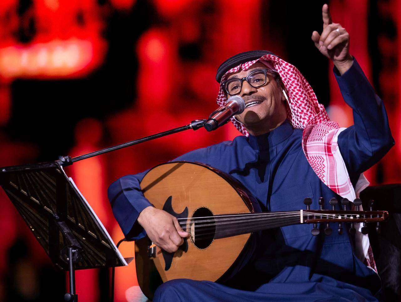أبرز لقطات حفل رابح صقر في موسم الرياض 2023.. تكريمه بصقر من ذهب ورسالة محمد عبده