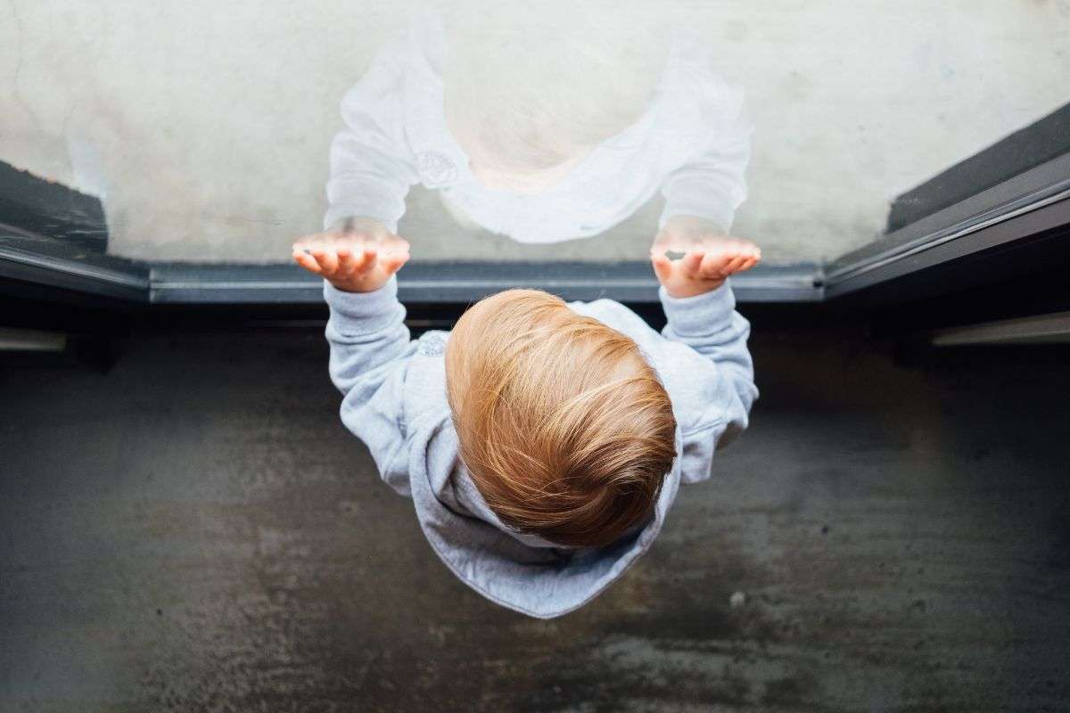 كيف يتأثر الأطفال بالعنف الجسدي من قبل والديهم.. 3 حالات