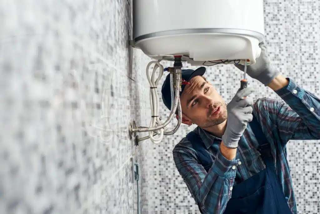 ضبط سخانات المياه بشكل آمن في الشتاء على هذه الدرجة