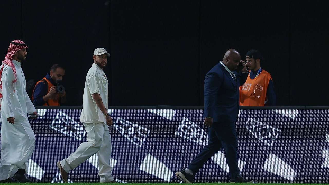 نيمار في مباراة الهلال والرائد
