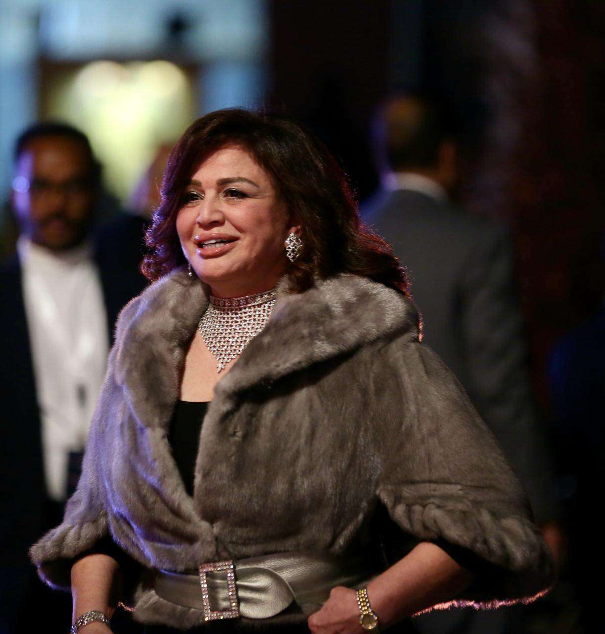 إطلالات النجمات بالفرو في ليلة سعودية مصرية