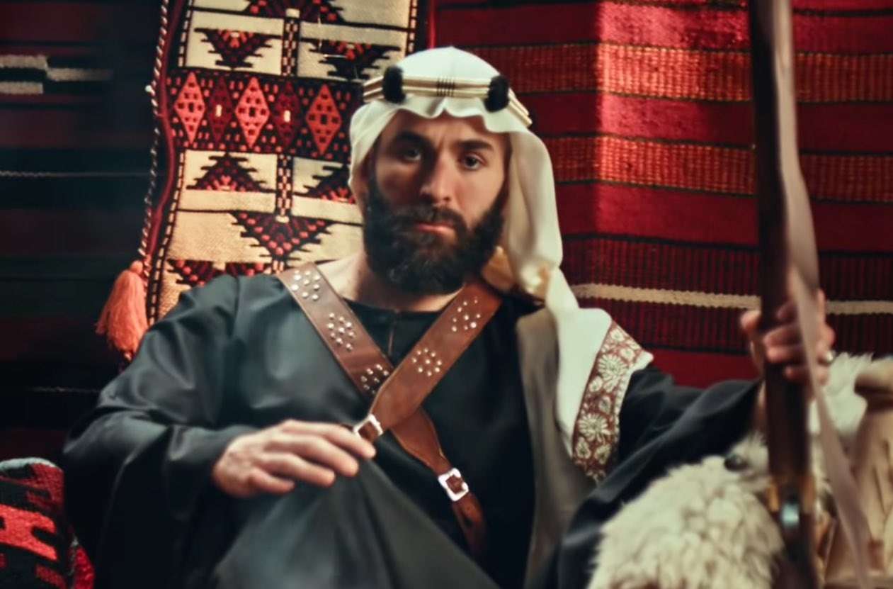 كريم بنزيما بالزي السعودي
