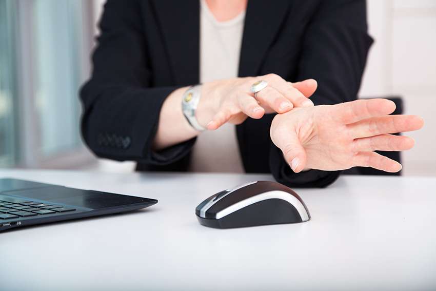 متلازمة النفق الرسغي (Carpal Tunnel Syndrome) تعني حدوث تضيق في النفق الرسغي بالمعصم