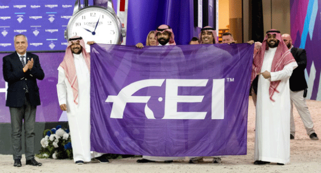 المملكة تستلم علم استضافة بطولة كأس العالم لقفز الحواجز والترويض 2024