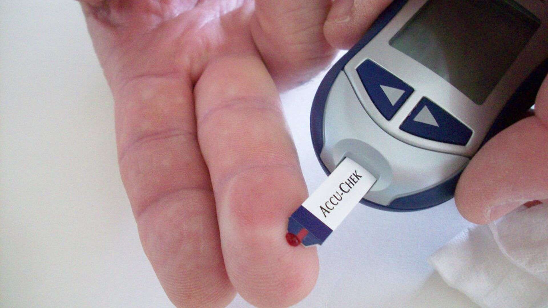 أعراض انخفاض وارتفاع مستوى السكر بالدم