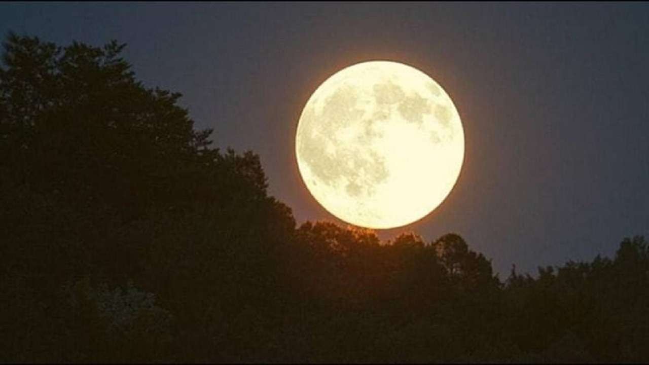 بدر رمضان يزين سماء الوطن