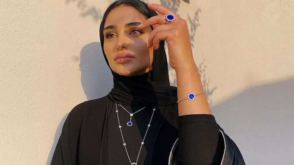 موديلات قلادات بألوان مبهجة