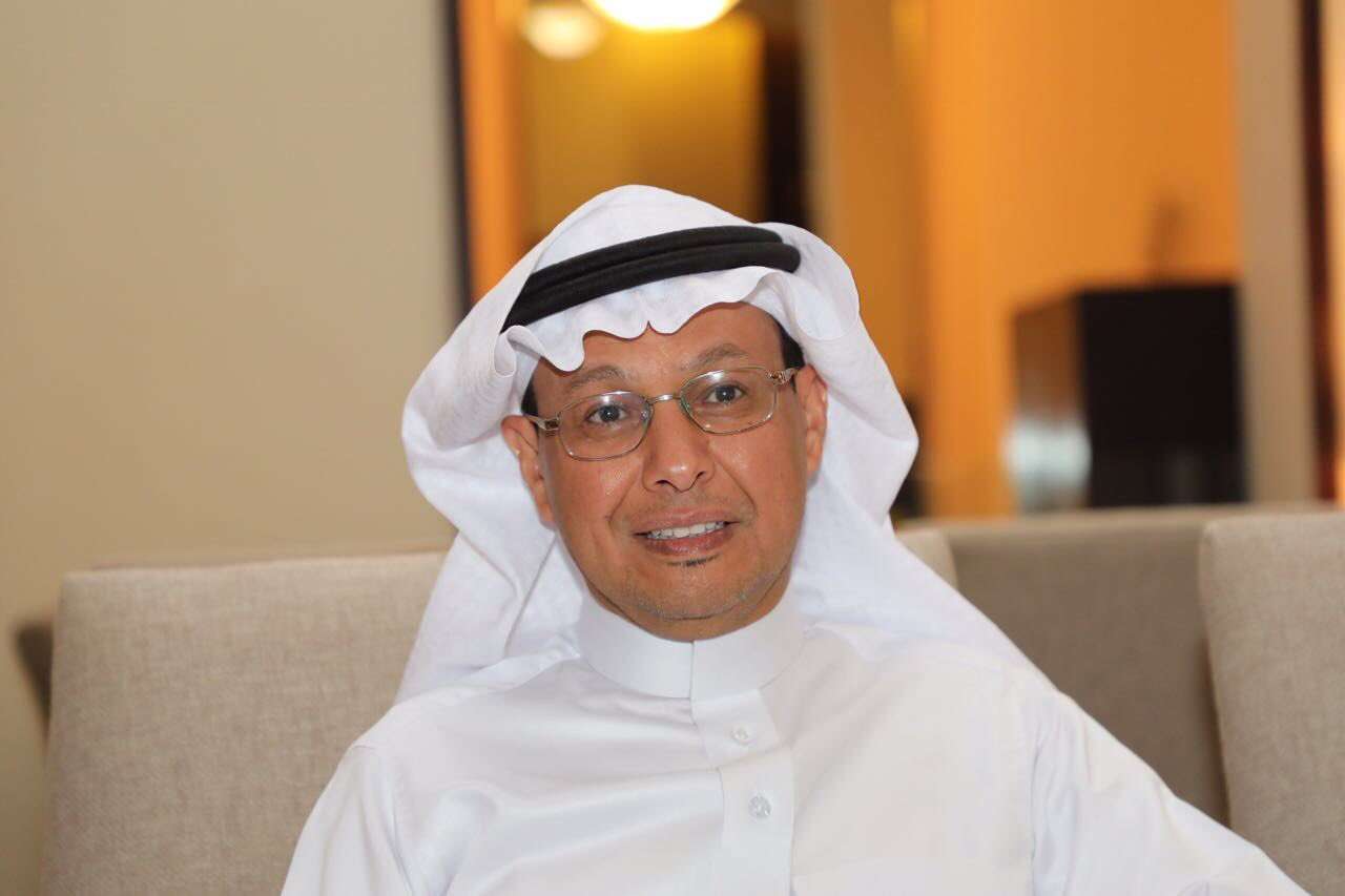 الروائي السعودي الدكتور أحمد السماري