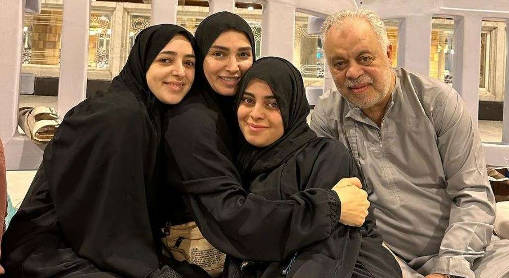 أشرف زكي يحتفل بعيدي ميلاد زوجته وابنتهما في المملكة (فيديو)