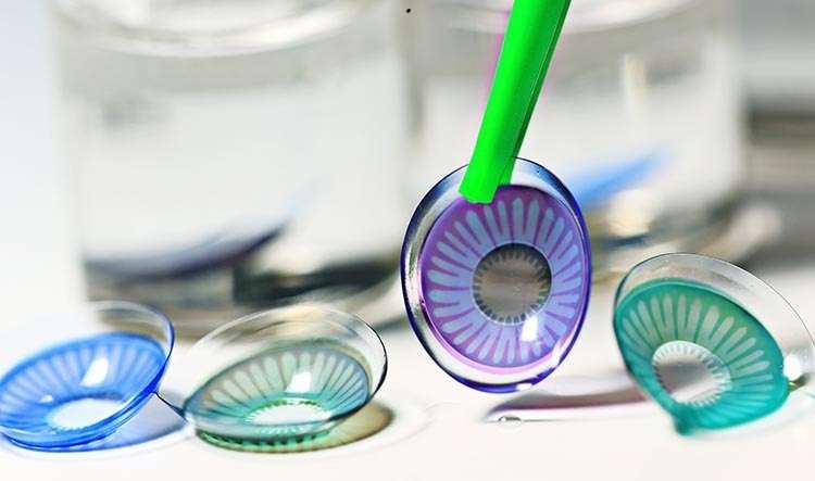 تجمع القصيم الصحي يوجه 4 نصائح هامة لاستخدام العدسات اللاصقة