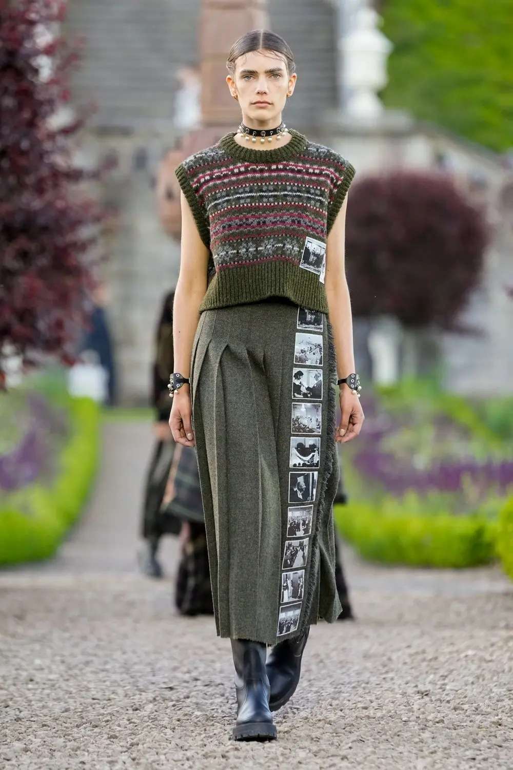بعد غياب 70 عاما.. دار Dior العريقة تعود إلى اسكتلندا بعرض أزياء مميز
