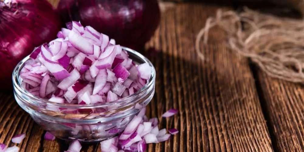 فوائد صحية لتناول البصل