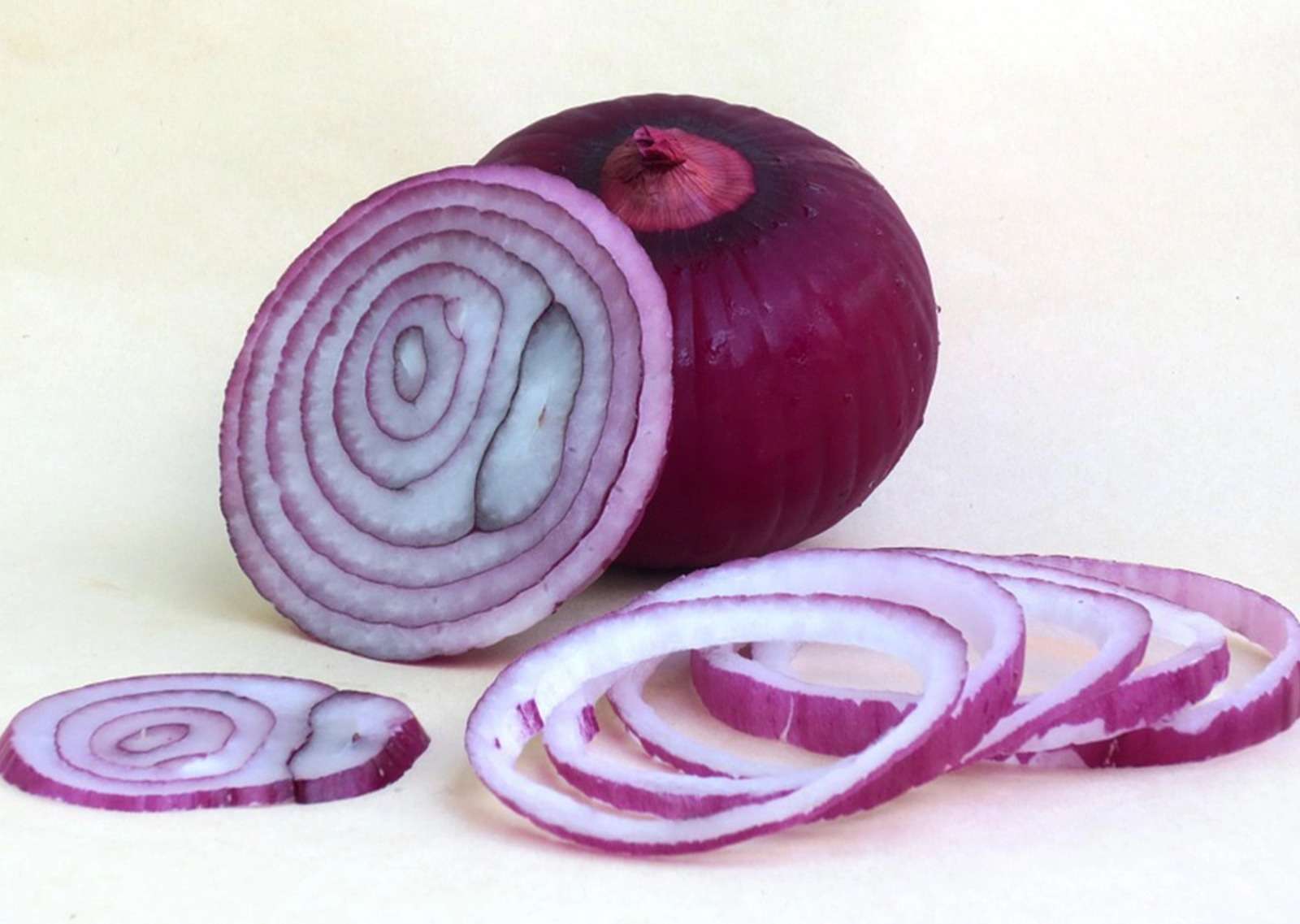 فوائد صحية لتناول البصل