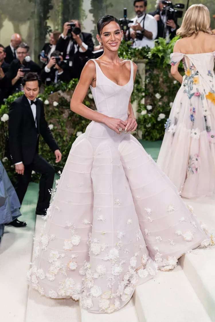 إطلالات مميزة وأنيقة لليلة الزفاف من  حفل Met Gala 2024