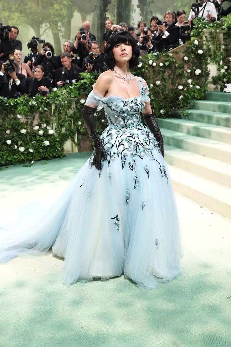 إطلالات مميزة وأنيقة لليلة الزفاف من  حفل Met Gala 2024