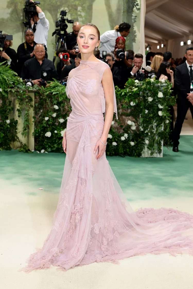 إطلالات مميزة وأنيقة لليلة الزفاف من  حفل Met Gala 2024