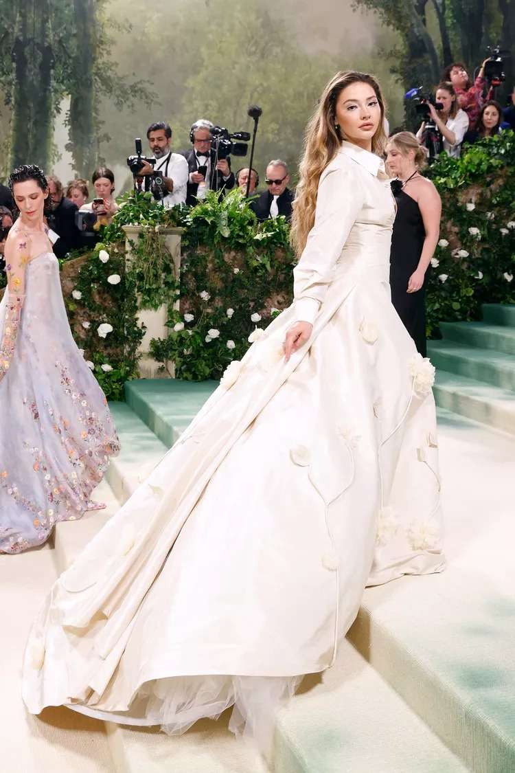 إطلالات مميزة وأنيقة لليلة الزفاف من  حفل Met Gala 2024