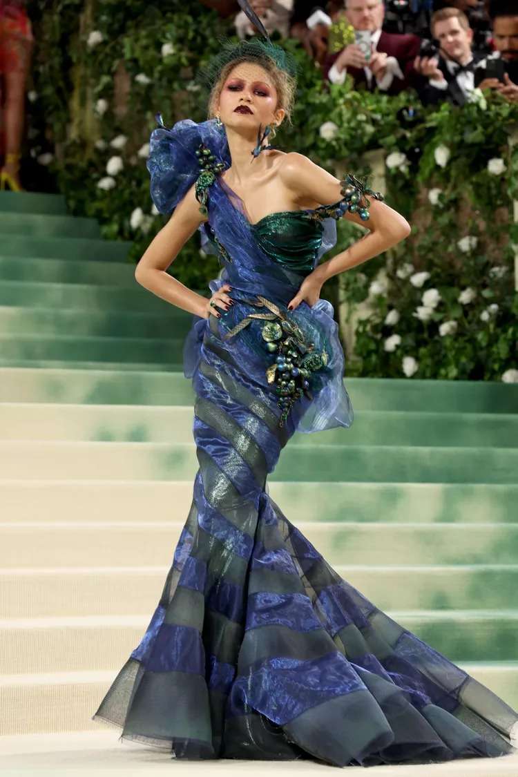 إطلالات مميزة وأنيقة لليلة الزفاف من  حفل Met Gala 2024