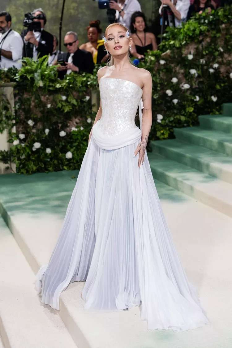 إطلالات مميزة وأنيقة لليلة الزفاف من  حفل Met Gala 2024
