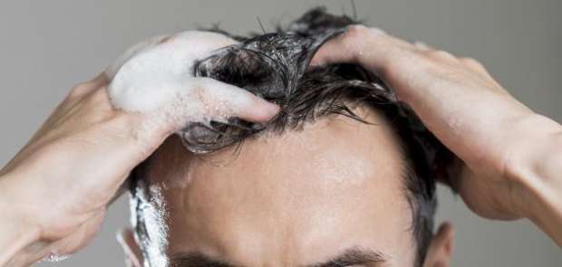 أسباب رائحة الشعر الكريهة