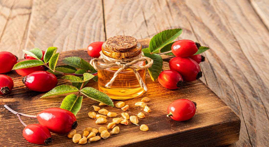 زيت الورد الفوائد والاستخدامات ونصائح الخبراء