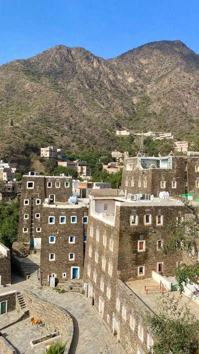 الجغرافيا تحتضن التاريخ.. قرية رجال ألمع تحكي أسطورة سعودية