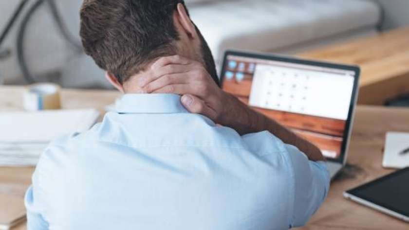 آلام الرقبة الناتجة عن كثرة الجلوس