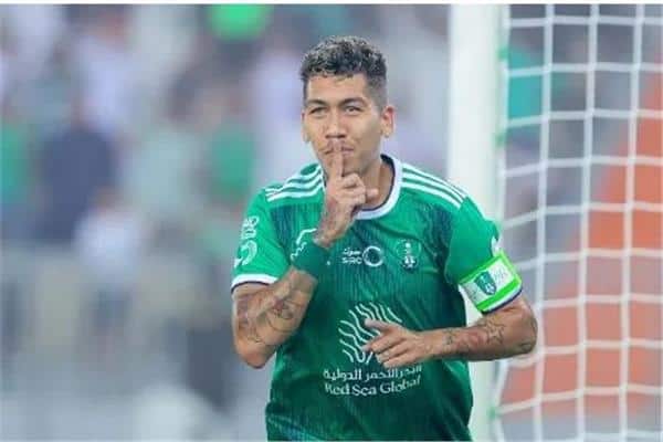 وفاة والد روبيرتو فيرمينو نجم الأهلي السعودي