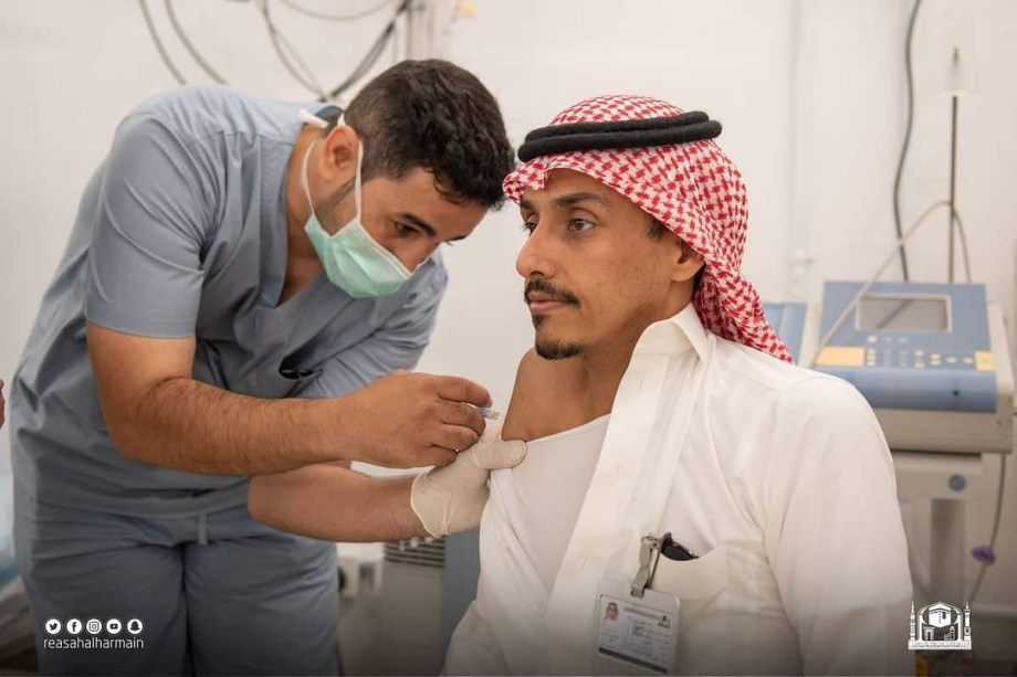 استعدادات موسم الحج.. تطعيم منسوبي الرئاسة والعاملين بالمسجد الحرام