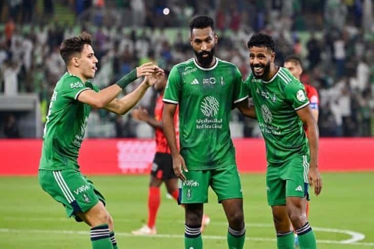 الأهلي يكتسح الرياض بثلاثية.. تألق محرز وغياب فيرمينو ومطالبات بضربات جزاء