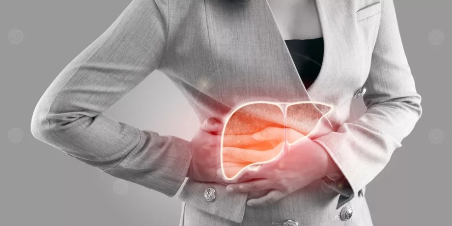 3 أعراض تنذر بمشاكل الكبد.. توجه للطبيب فورًا في هذه الحالة